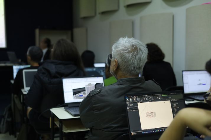 Participantes desenvolvendo o projeto BIM em turma reduzida