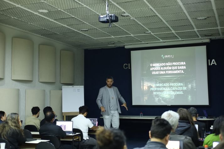Sala de aula do Clube de Engenharia durante a imersão presencial